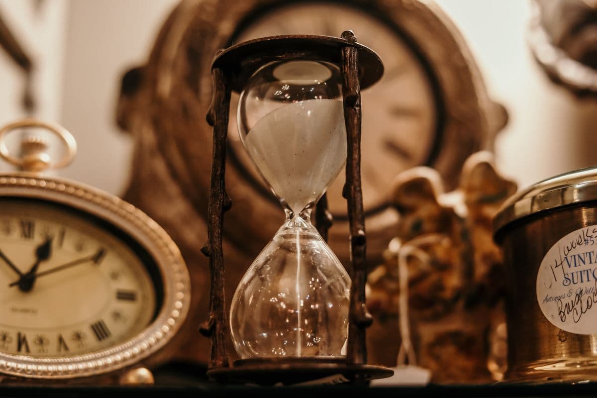 An hourglass running out